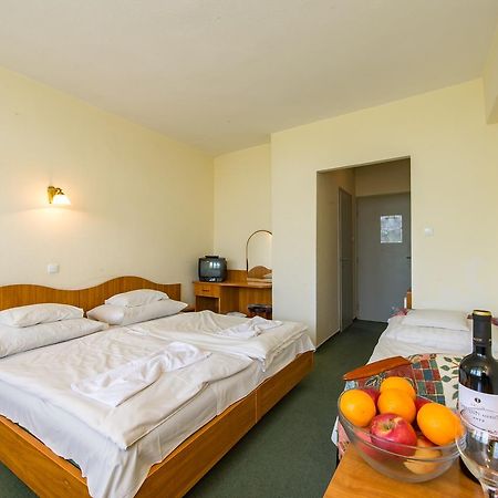 Hotel Nostra Siofok Bagian luar foto