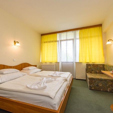 Hotel Nostra Siofok Bagian luar foto