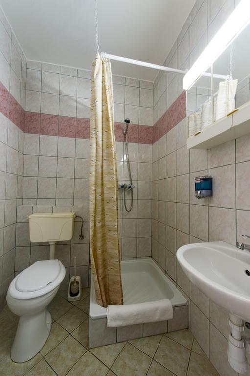 Hotel Nostra Siofok Bagian luar foto