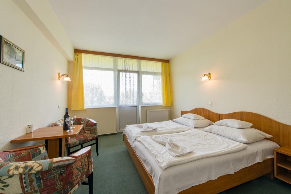 Hotel Nostra Siofok Bagian luar foto