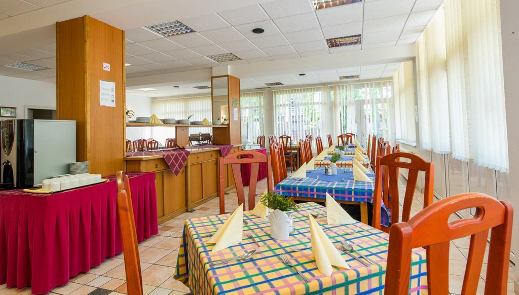 Hotel Nostra Siofok Bagian luar foto