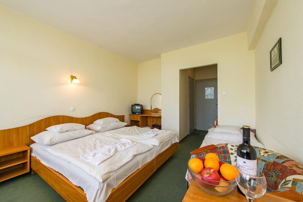 Hotel Nostra Siofok Bagian luar foto