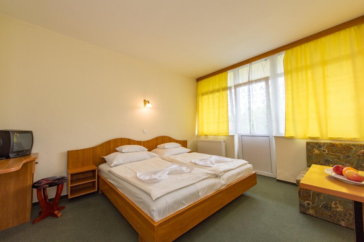 Hotel Nostra Siofok Bagian luar foto